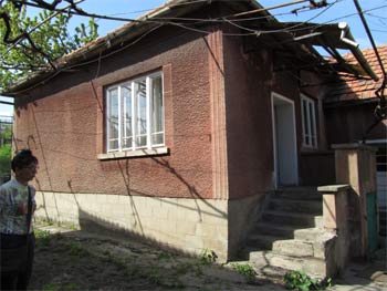 Wohnhaus aus Lehmsteine in Kushtanovytsya bei  Mukatschewe