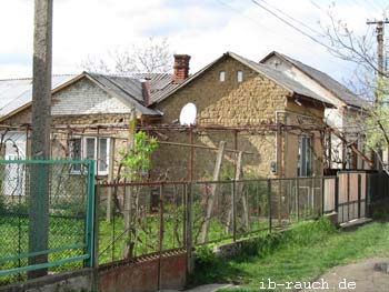 Lehmhaus in einem Dorf zwischen Beregowo und Vynohradiv, Zakarpats'ka, Ukraine