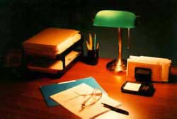 Ältere Beleuchtung eines Schreibtisches