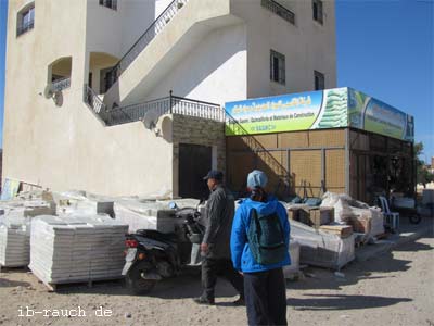 Freie Treppe bei den Häusern in Tunesien