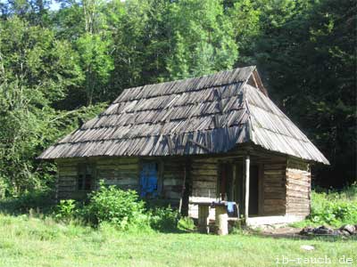 Ökologisches Haus in den Waldkarpaten