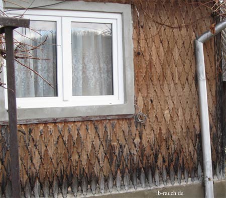 Fassadenverkleidung mit Holzschindeln