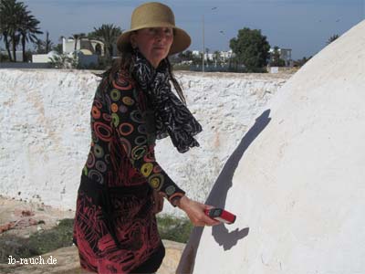 nelia sydoriak-rauch bei IR-Messungen in Djerba