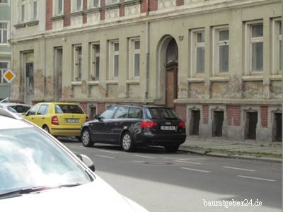 Salzbelastung der freistehenden Mauer durch Niederschlag