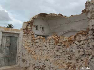Älteres Wohnhaus aus Bruchsteinen in Midoun (Tunesien)
