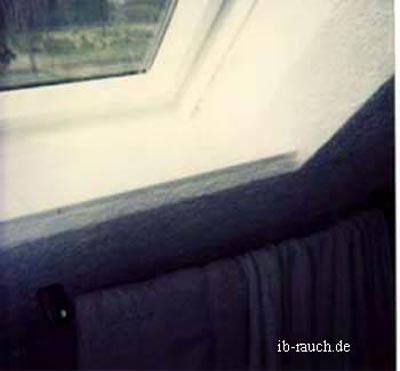 Falsch ausgeführte Fensterlaibung im Dachgeschoss