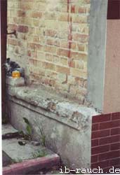 Ziegelfassade im Sockelbereich