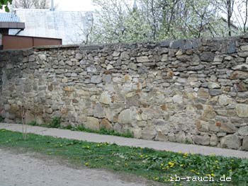 steinmauer in der Altstadt von Berehove Ukraine